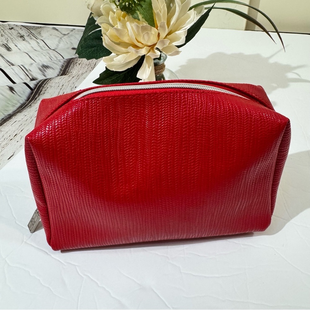 Elizabeth Arden Red Textured Cosmetic Bag